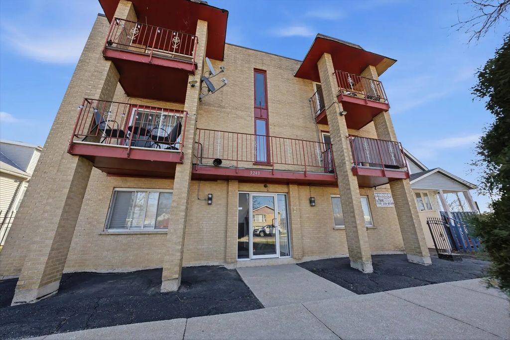 3243 S 49th Avenue 103, Cicero
