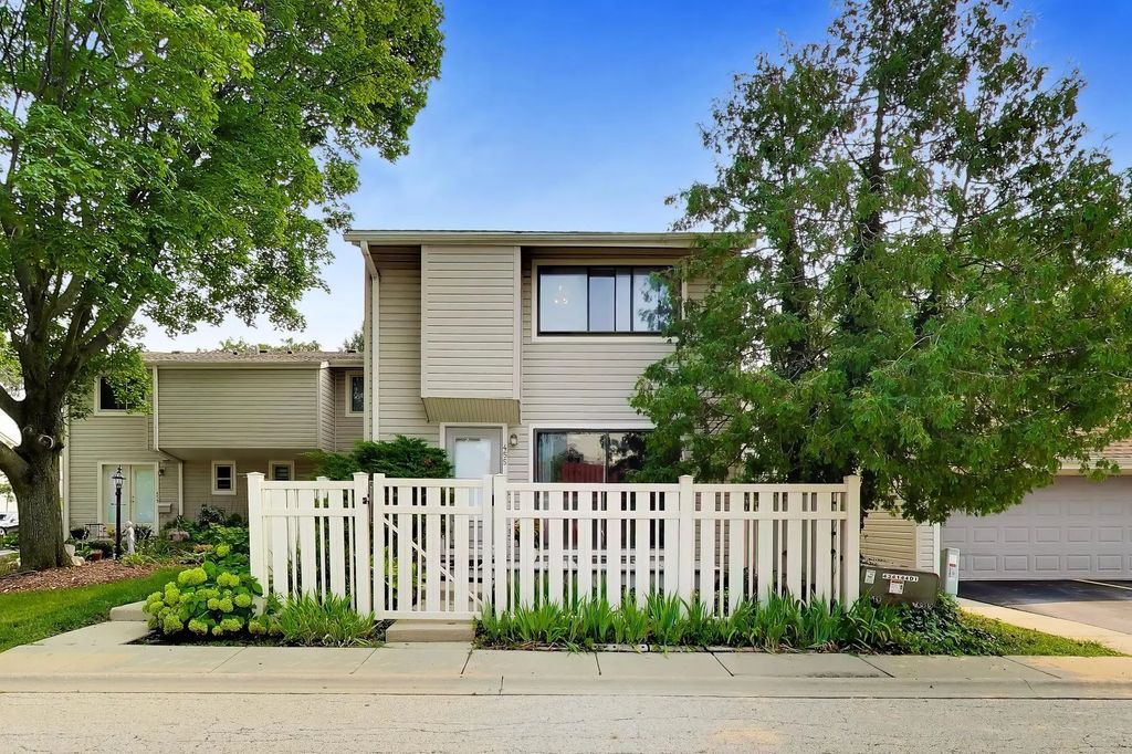 455 Verde Drive 455, Schaumburg