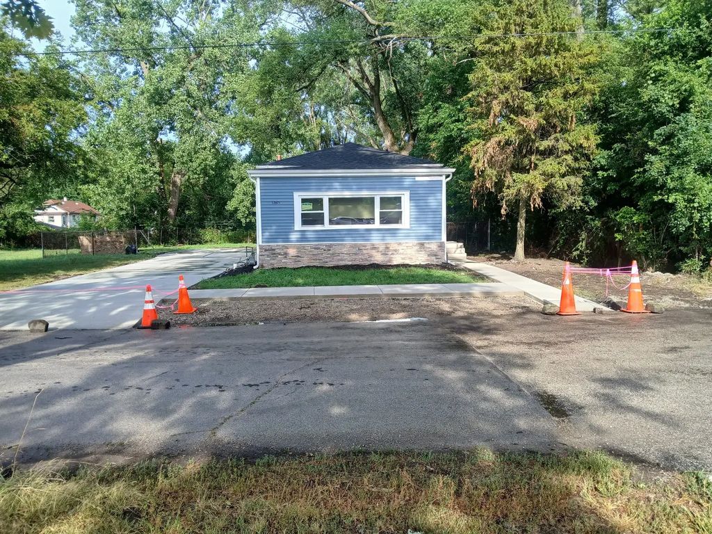 13621 S Homan Avenue, Robbins