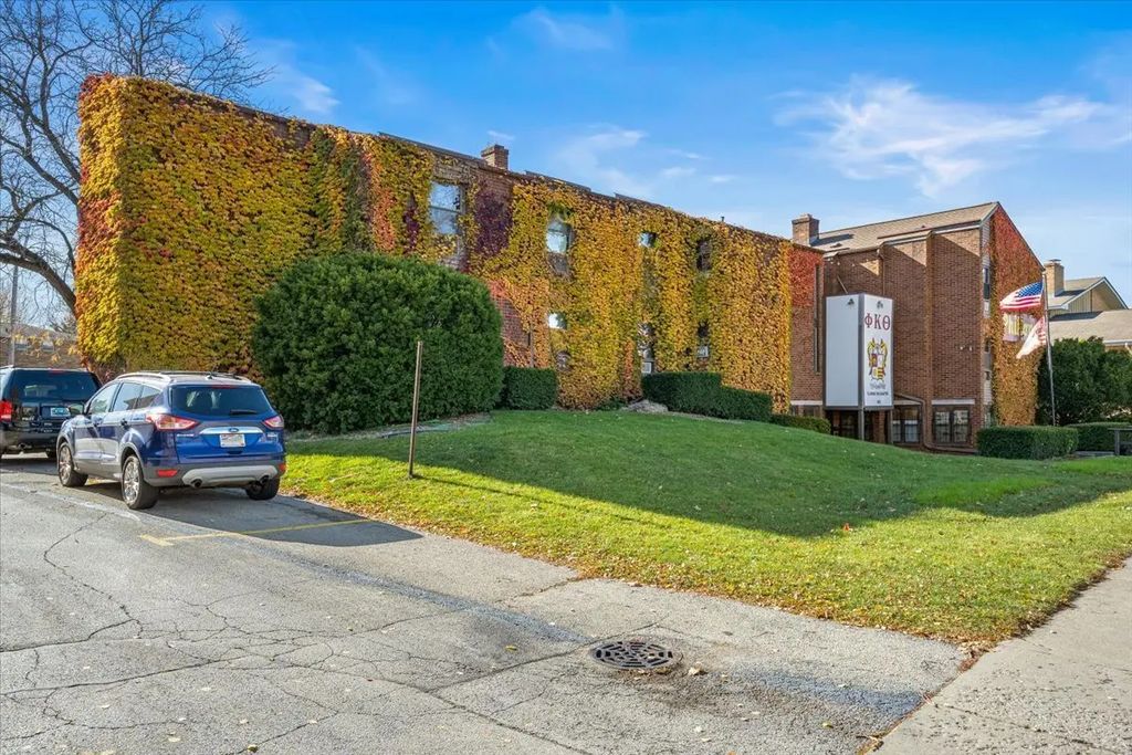 910 W Hillcrest Drive, DeKalb