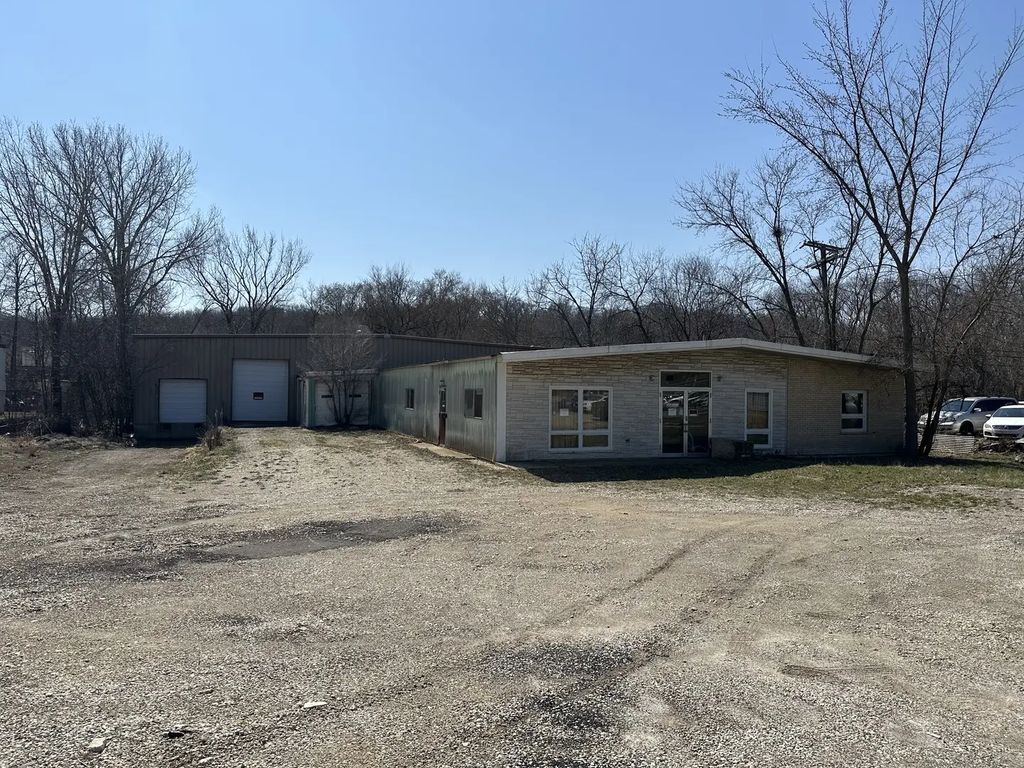 1035 W Algonquin Road, Algonquin