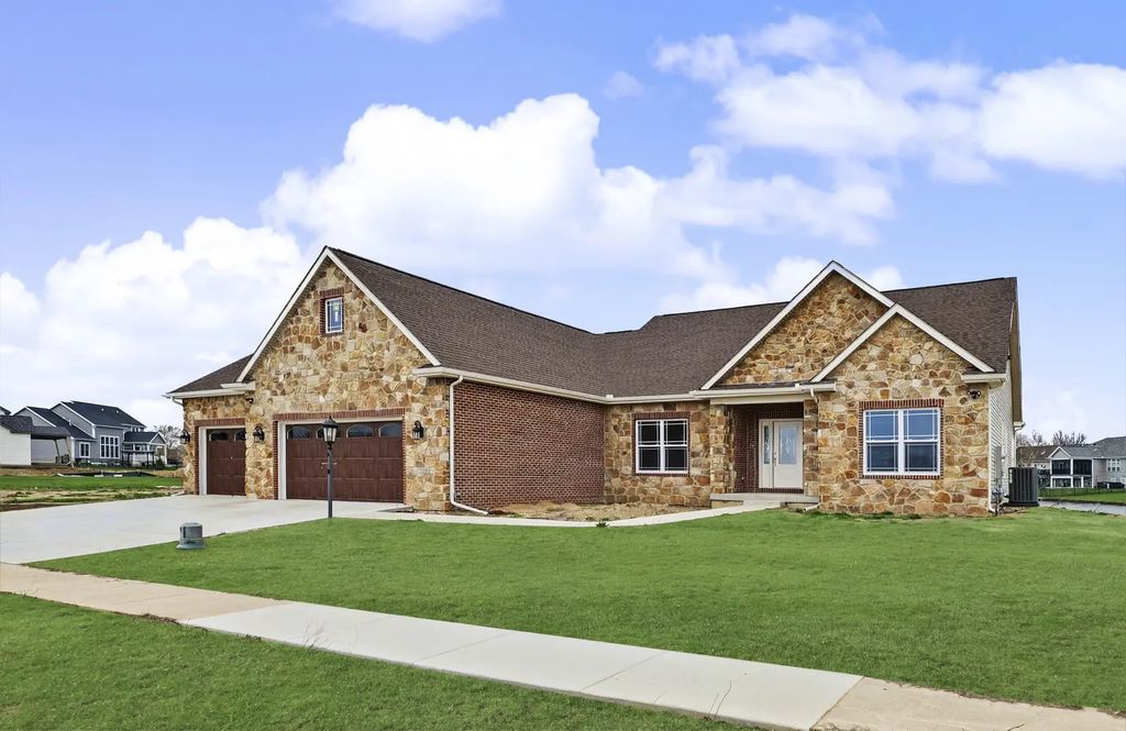 3020 Beringer Circle, Urbana