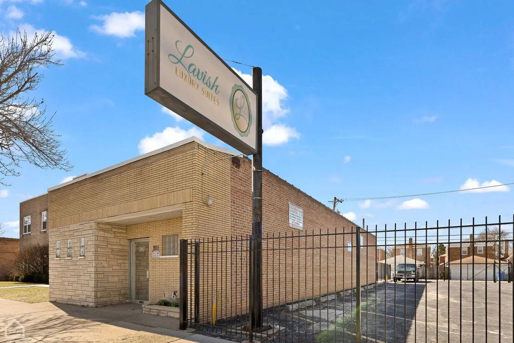 8036 S Western Avenue, Chicago