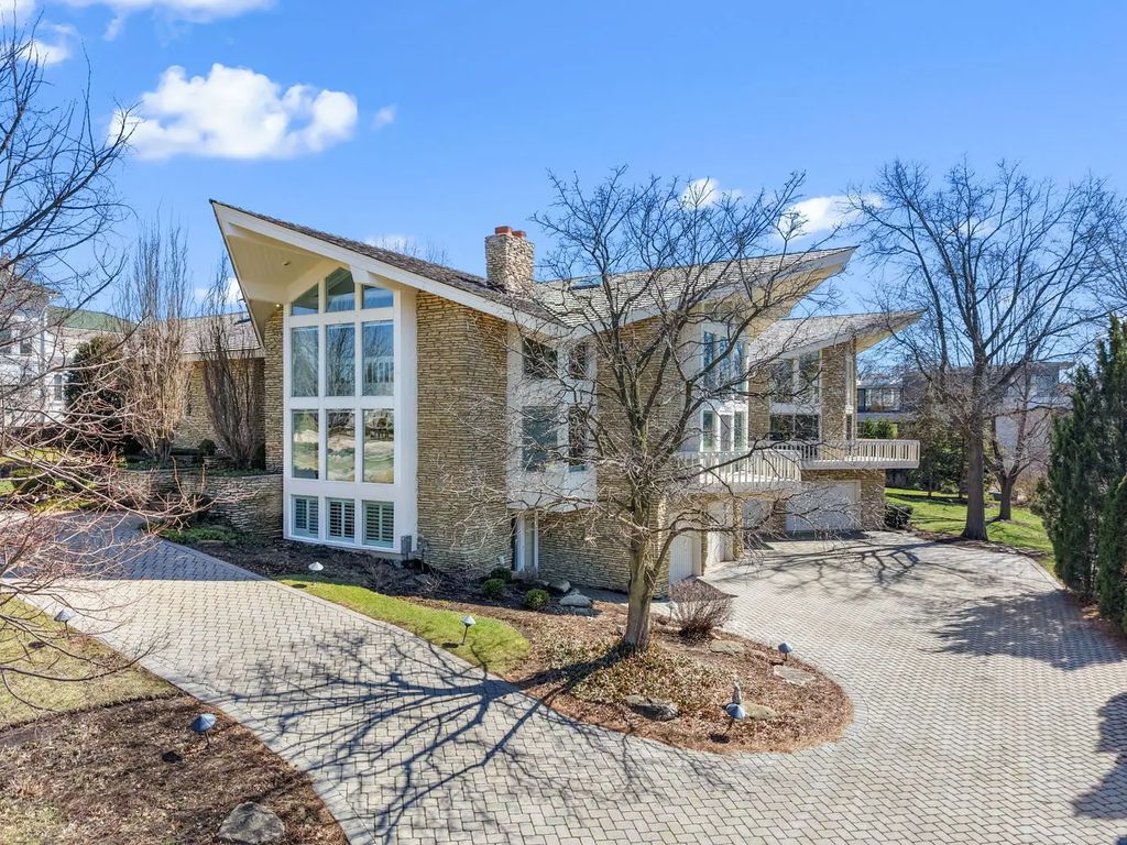 1916 Midwest Club Parkway, Oak Brook