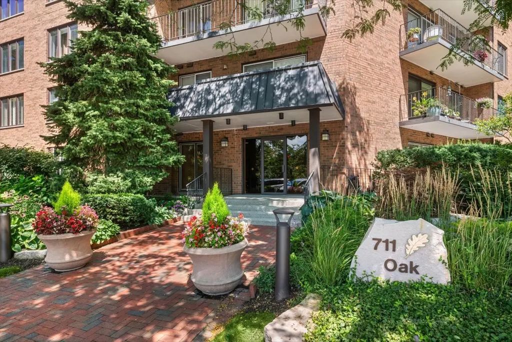 711 Oak Street 308, Winnetka, 60093