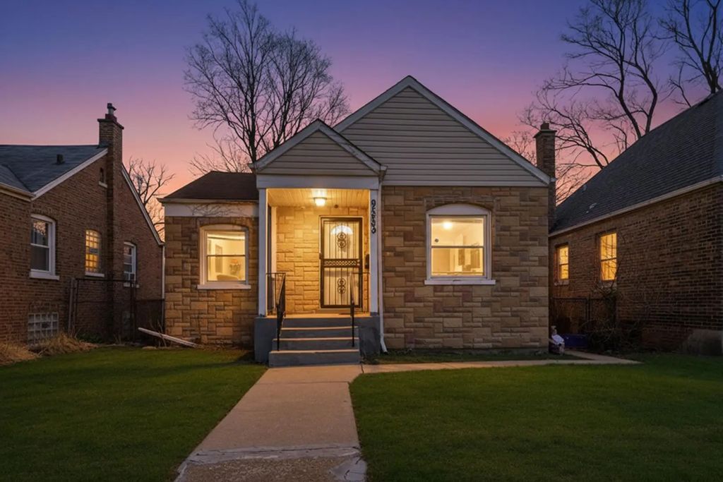 9553 S Greenwood Avenue, Chicago, 60628