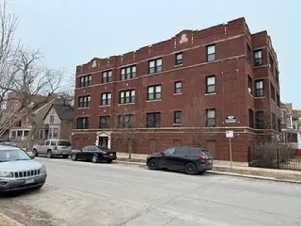 7363 S Coles Avenue 1, Chicago