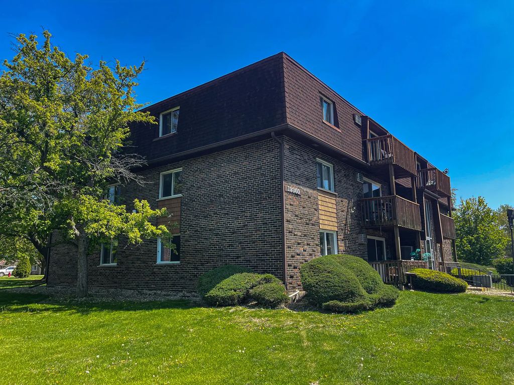 19360 Wolf Road 8, Mokena