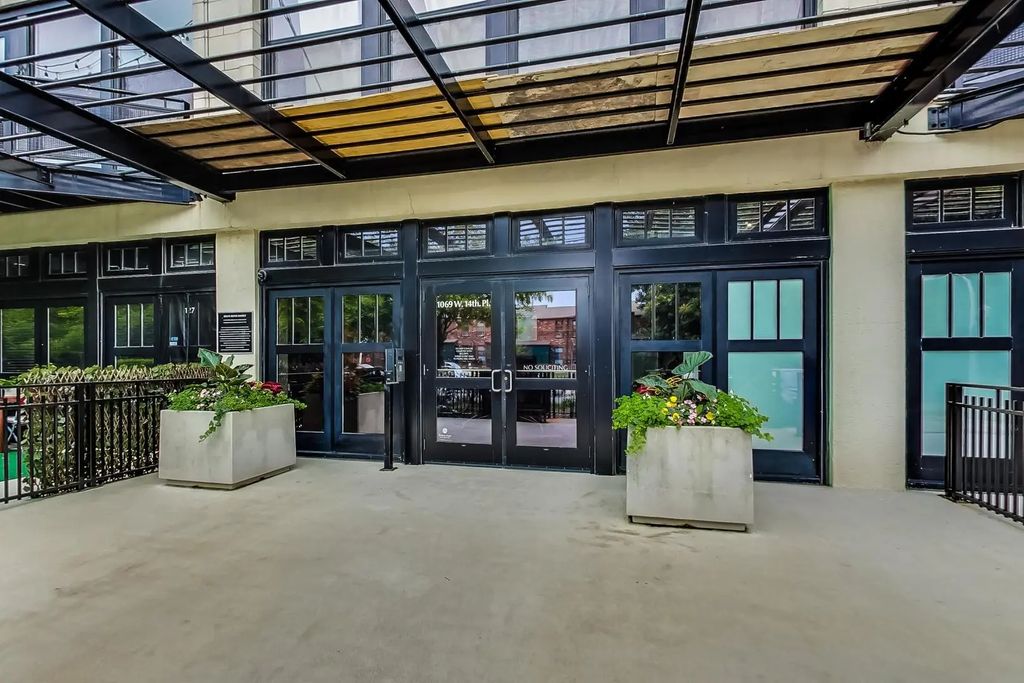 1069 W 14th Place 228, Chicago, 60608