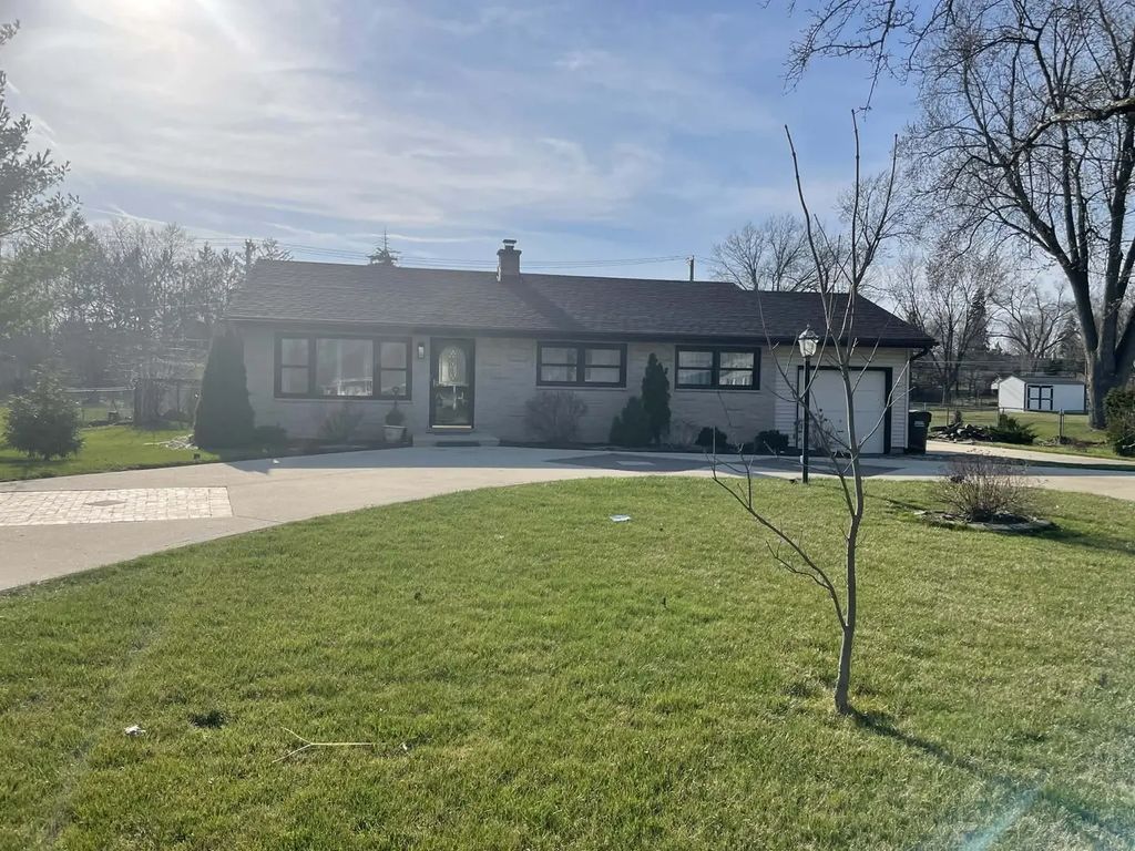 1516 Sunset Drive, Schaumburg