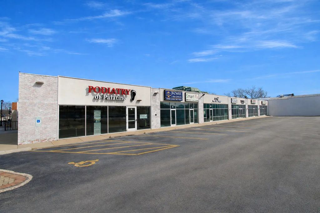 52 W Palatine Road, Palatine