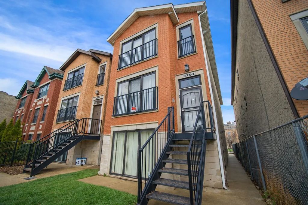 3704 W Lexington Street, Chicago, 60624
