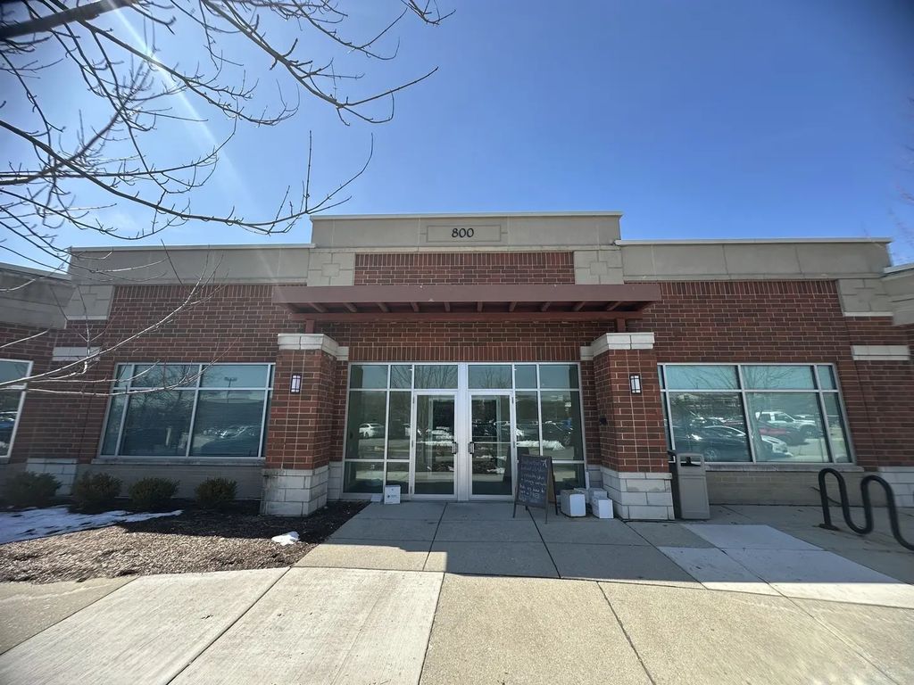800 E Woodfield Road, Schaumburg
