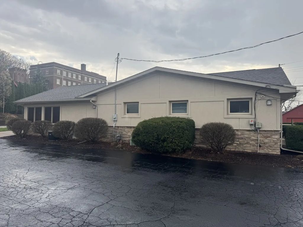 1620 9th Street, East Moline