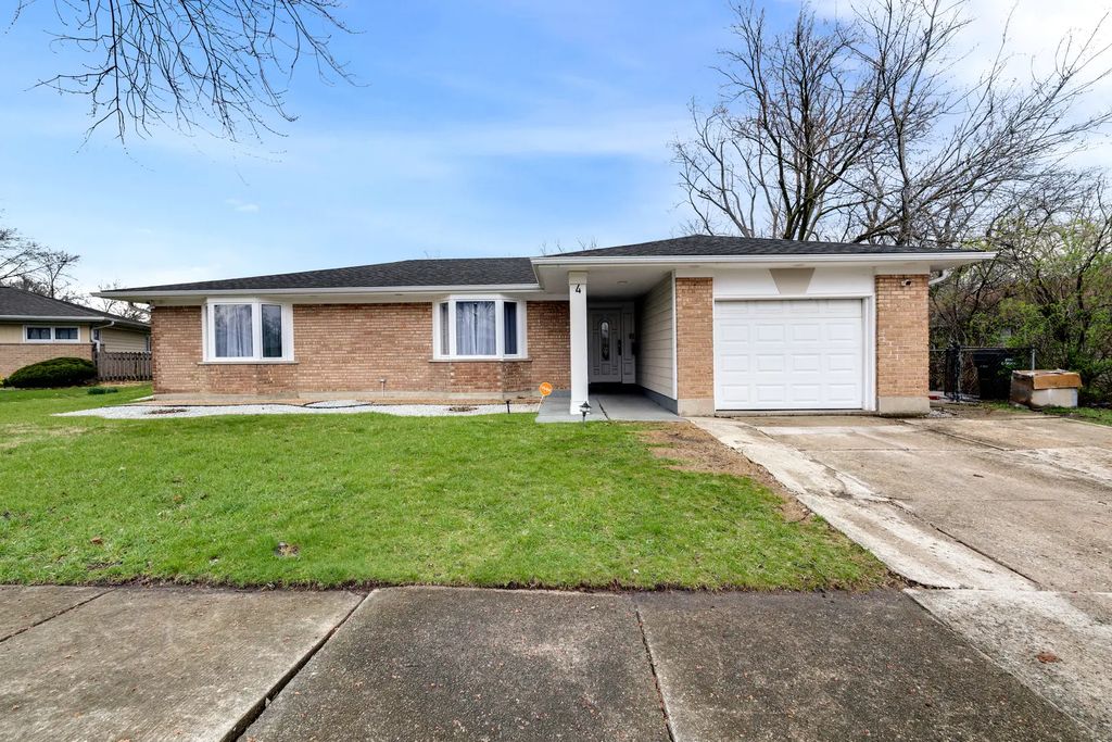 4 Waverly Court, Park Forest