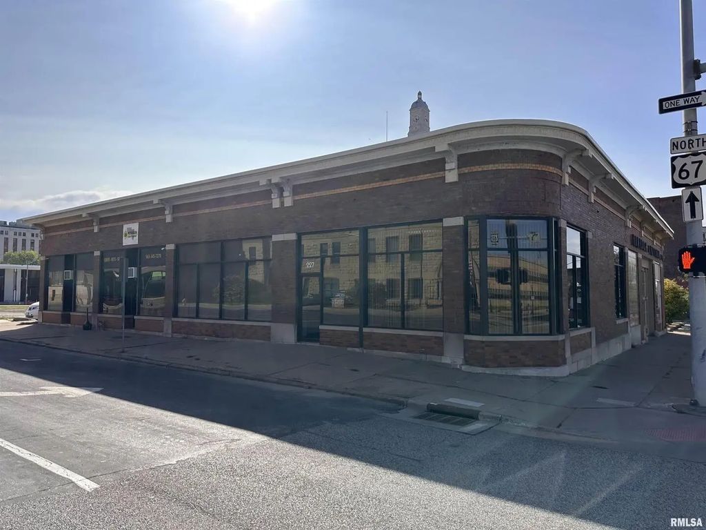227 W 4th Street, Davenport
