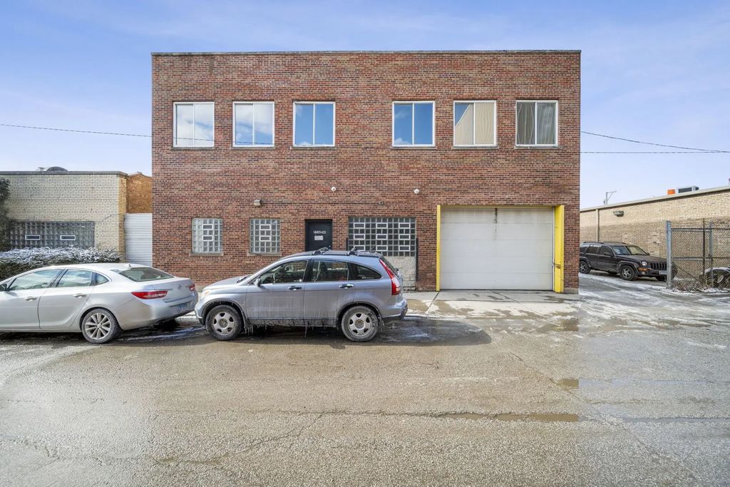 7740 S Claremont Avenue, Chicago