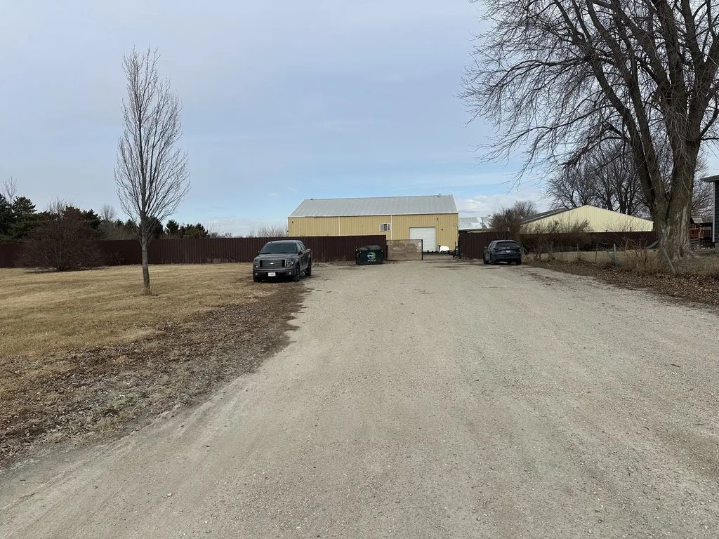 500 E Railroad Avenue, Leland