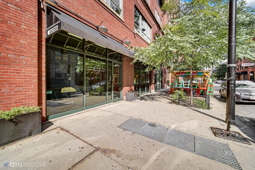 416 W Ontario Street C-2, Chicago