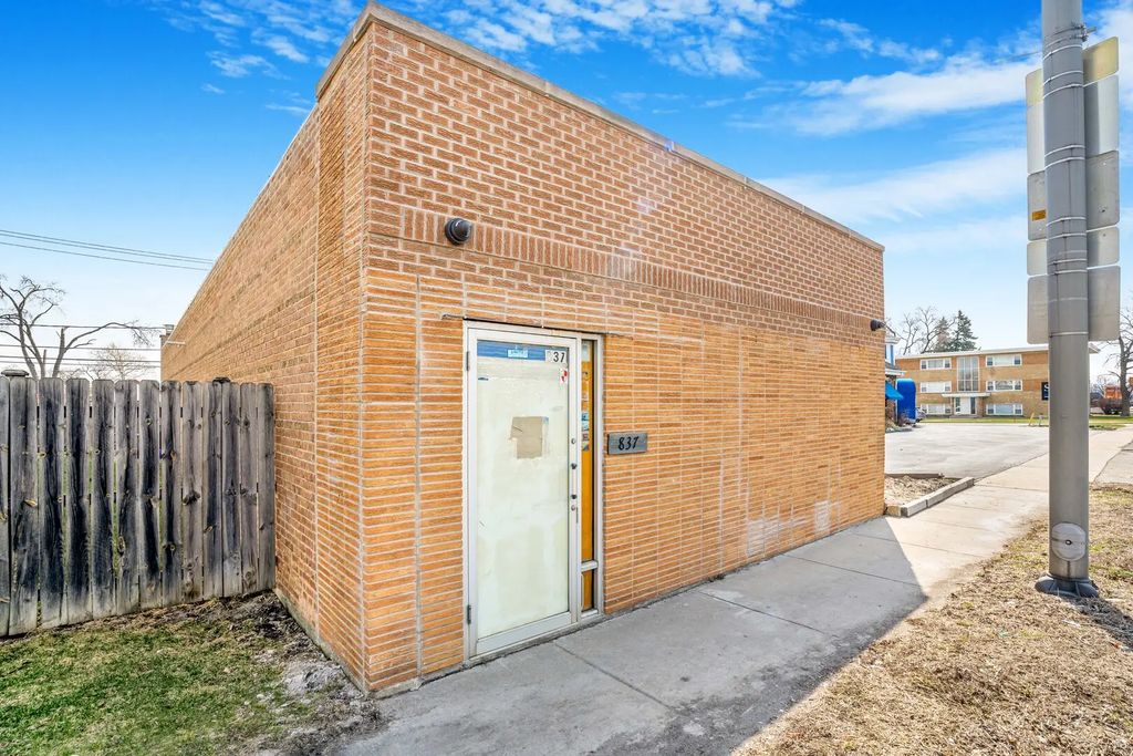 837 Mannheim Road, Bellwood