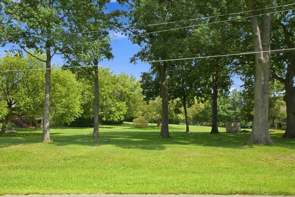 38705 N Pine Grove Avenue, Wadsworth