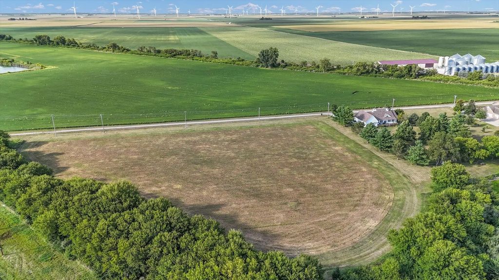 11 Moss Drive, Farmer City