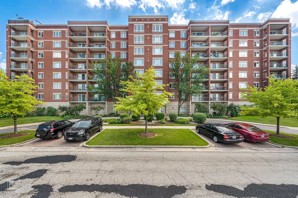 5555 N Cumberland Avenue 711, Chicago, 60656