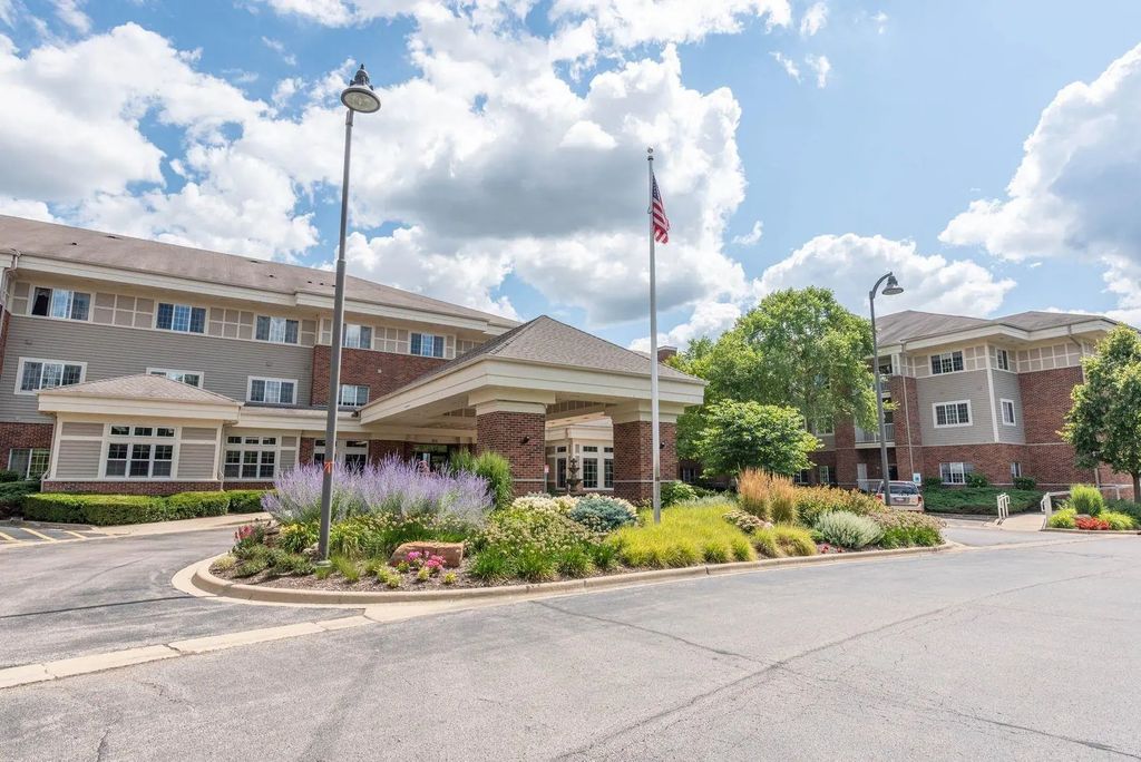 801 N Mclean Boulevard 136, Elgin