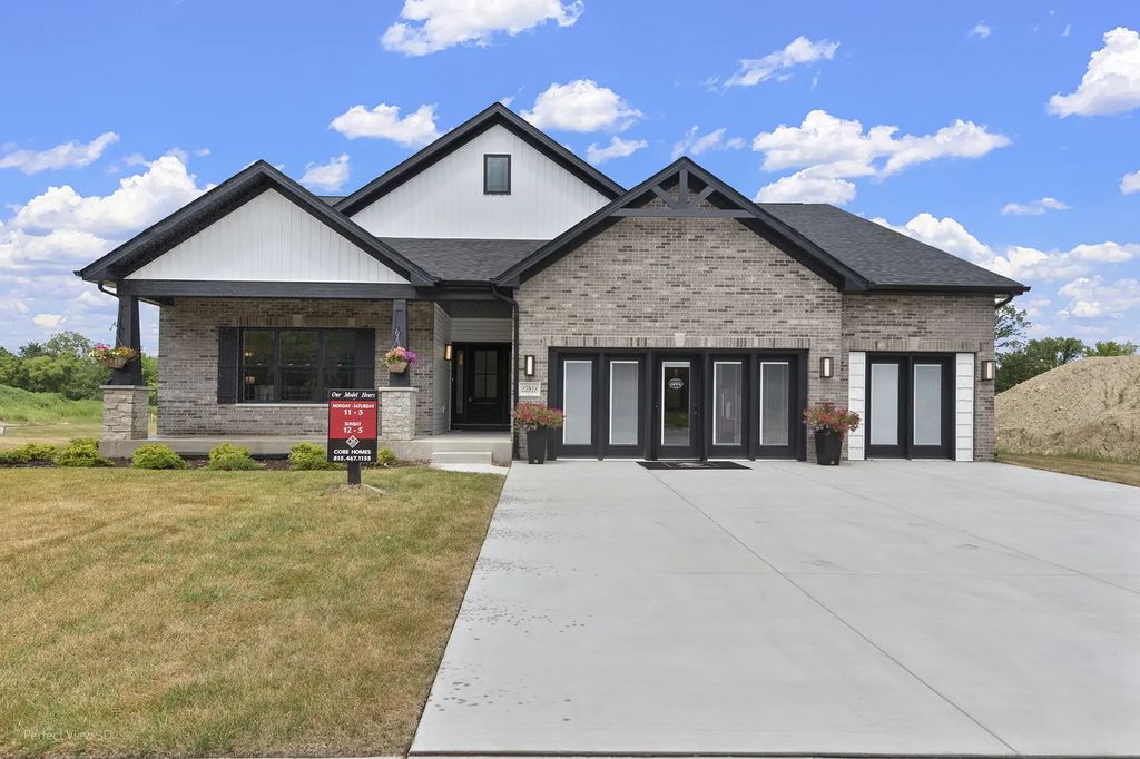 25927 W Ravine Woods Drive, Channahon