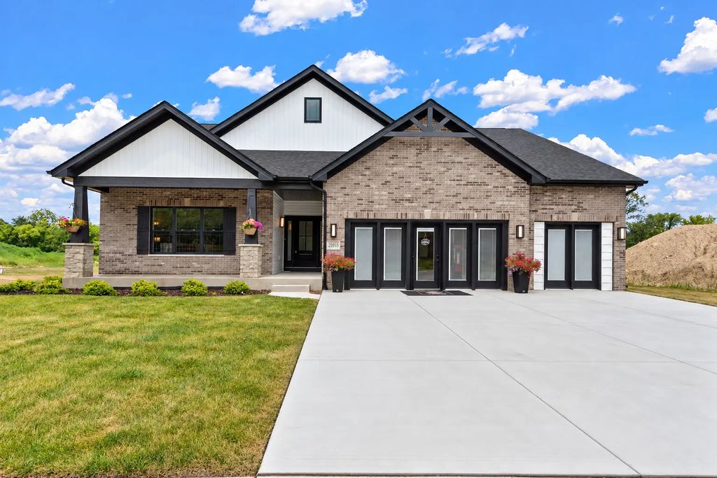 25927 W Ravine Woods Drive, Channahon
