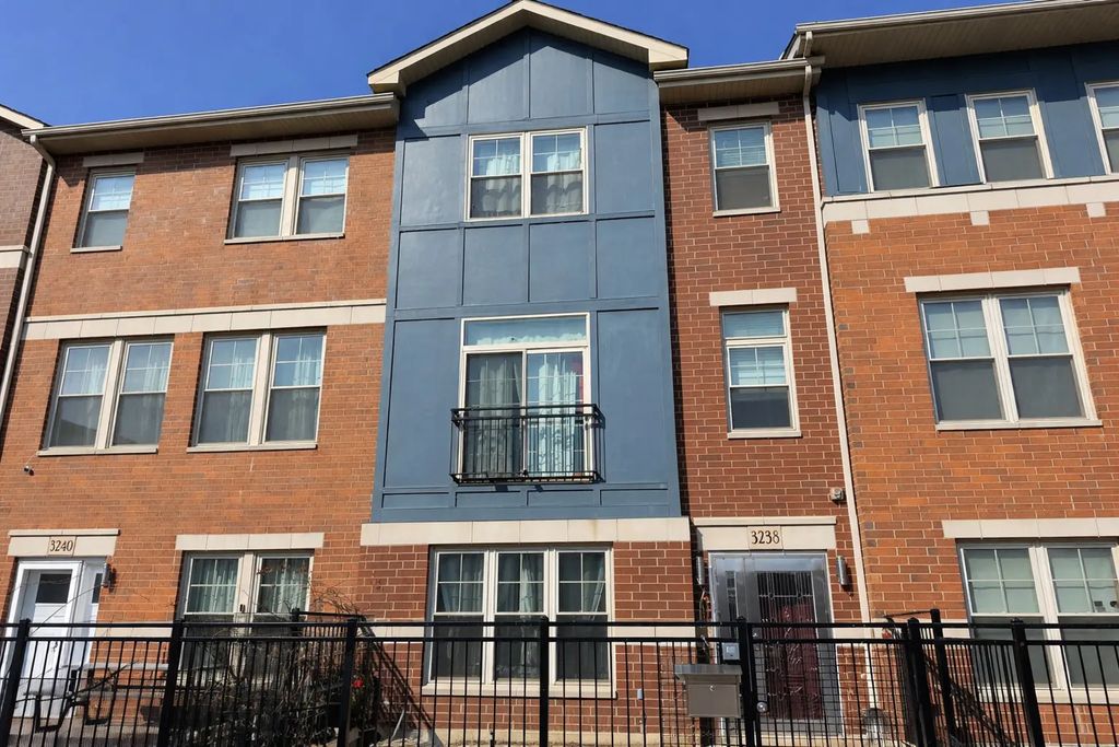 3238 S Shields Avenue, Chicago
