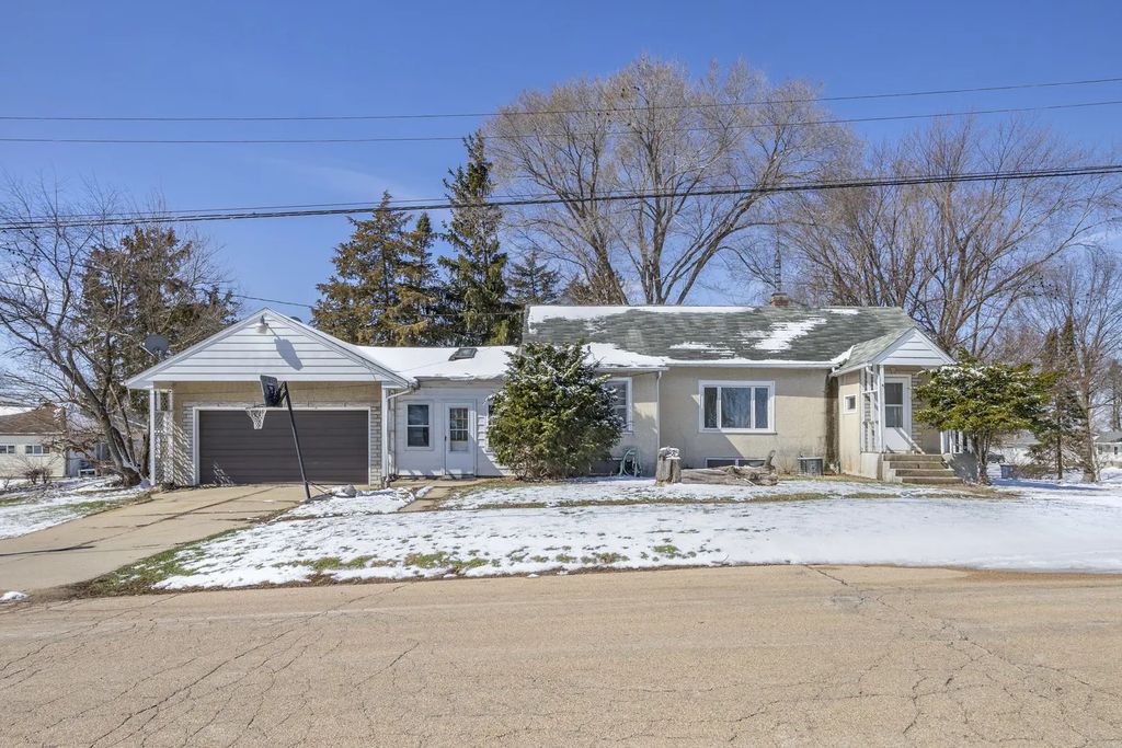 101 W 7th Street, Spring Valley