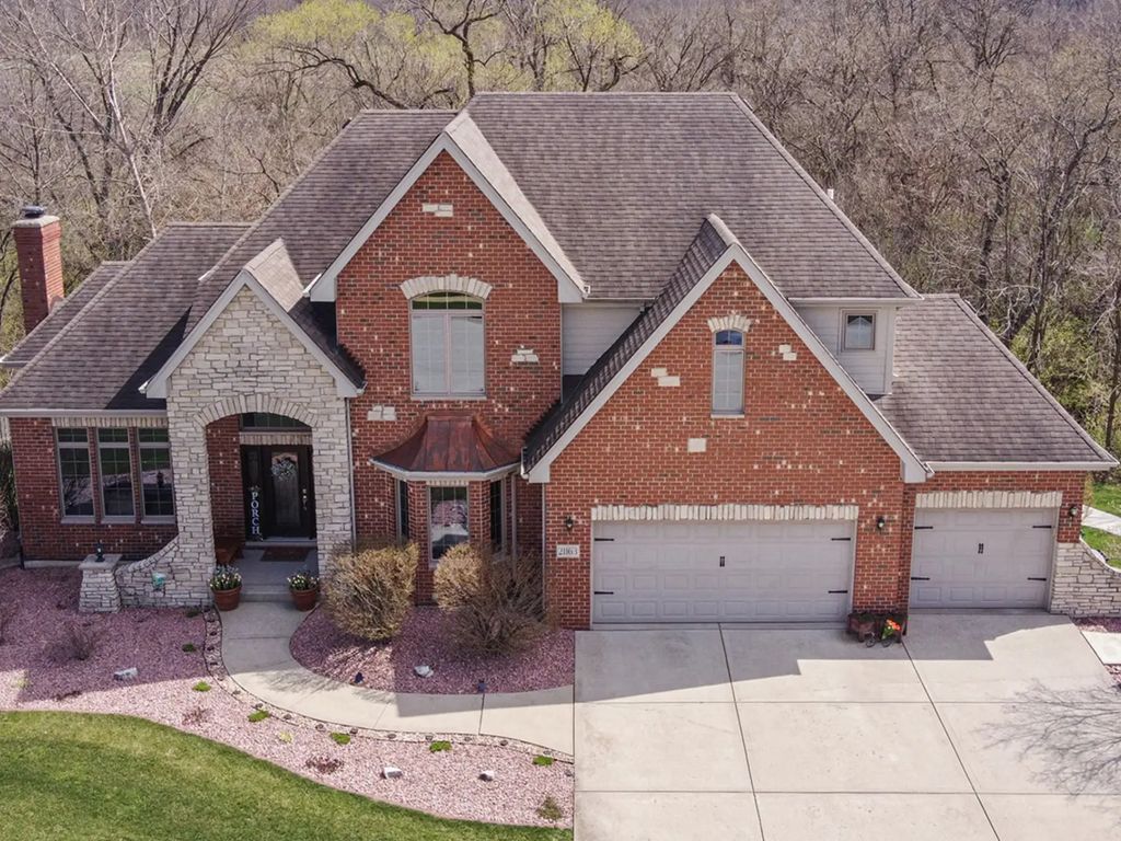 21163 S Wooded Cove Drive, Elwood