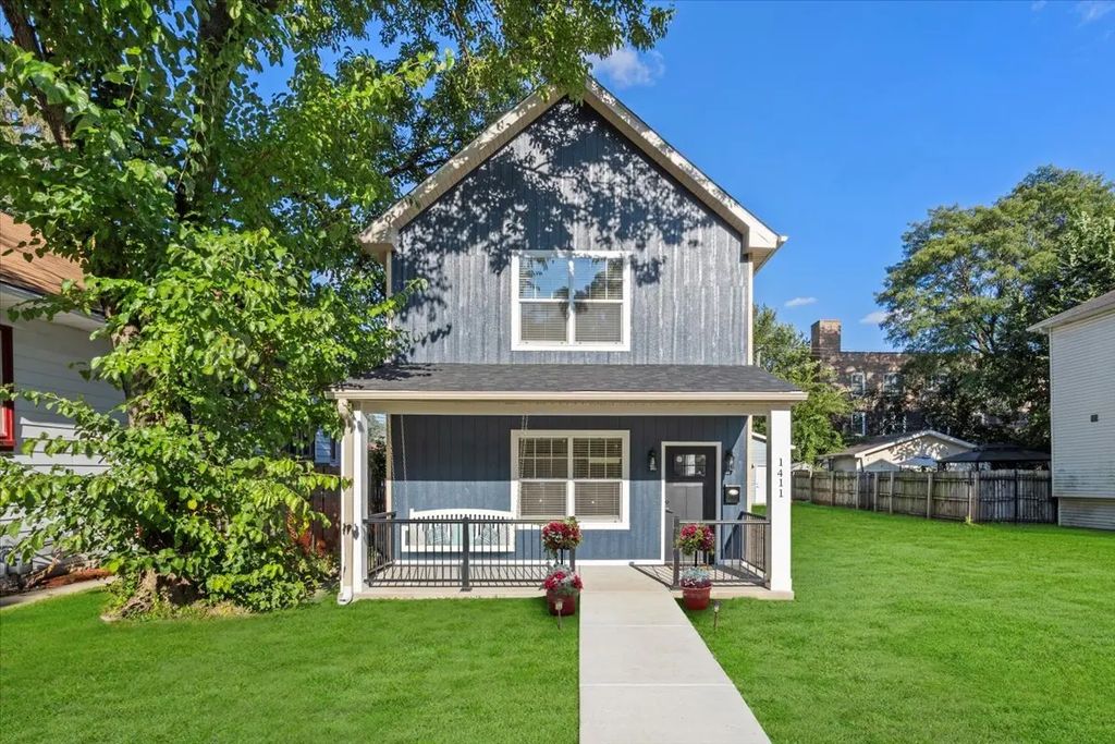 1411 S 6th Avenue, Maywood