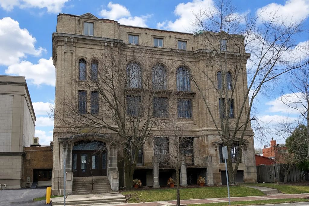 220 N Sheridan Road, Waukegan