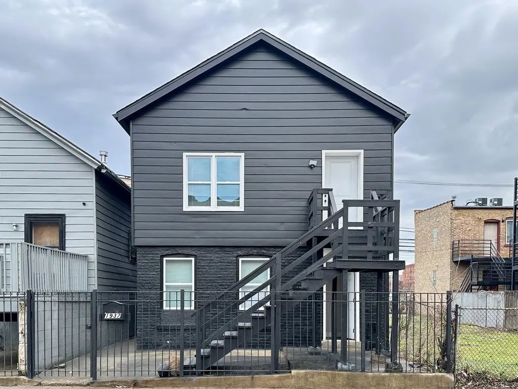 1937 W Grand Avenue 2, Chicago