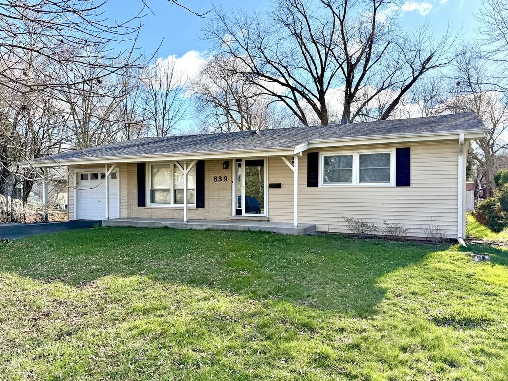 839 Dundee Avenue, Barrington