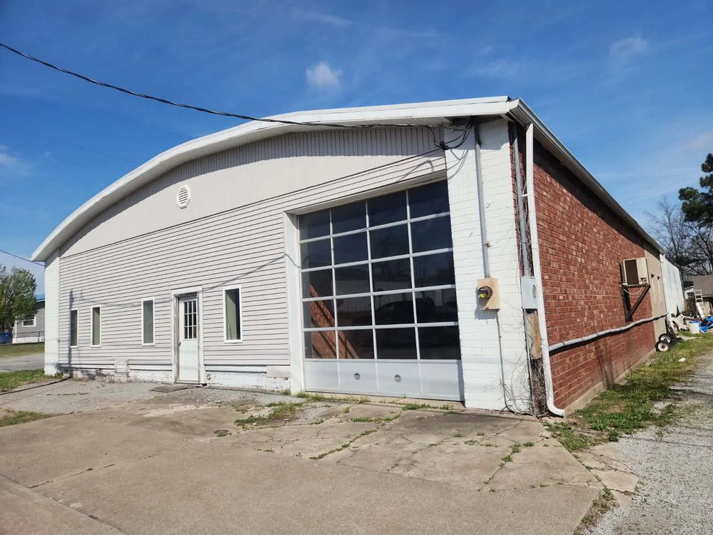 1209 Grand Avenue, Johnston City