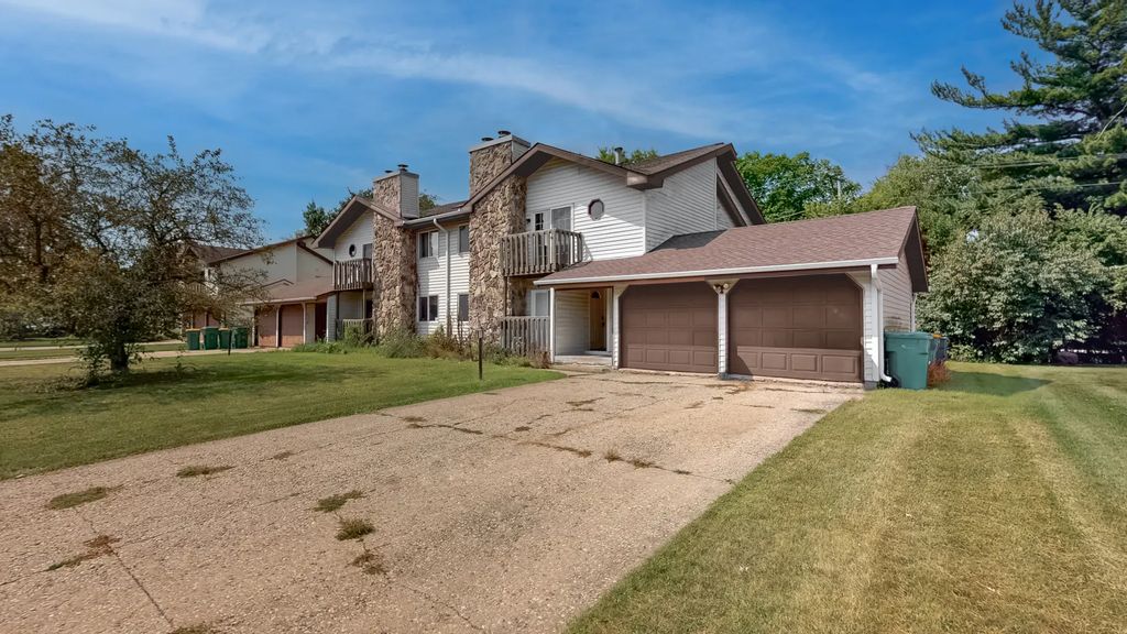 1545 W Stonehenge Drive, Sycamore