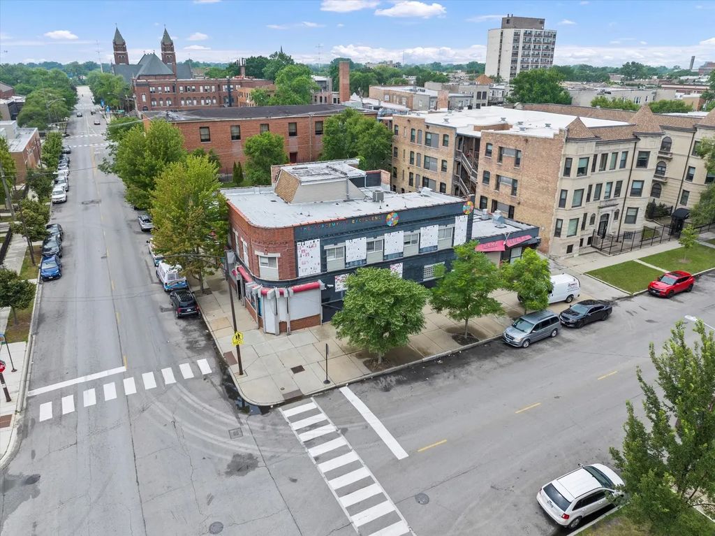 222 E 61st Street, Chicago, 60637