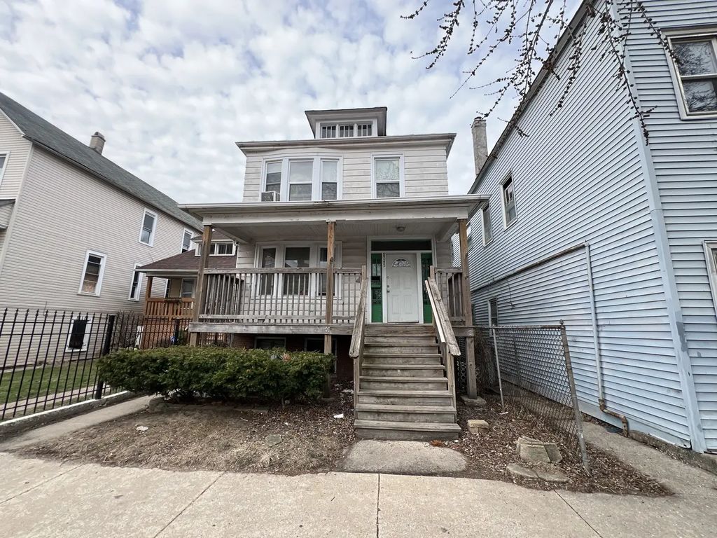 8242 S Houston Avenue, Chicago