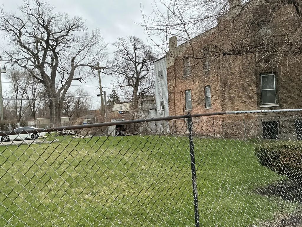 948 W Marquette Road, Chicago