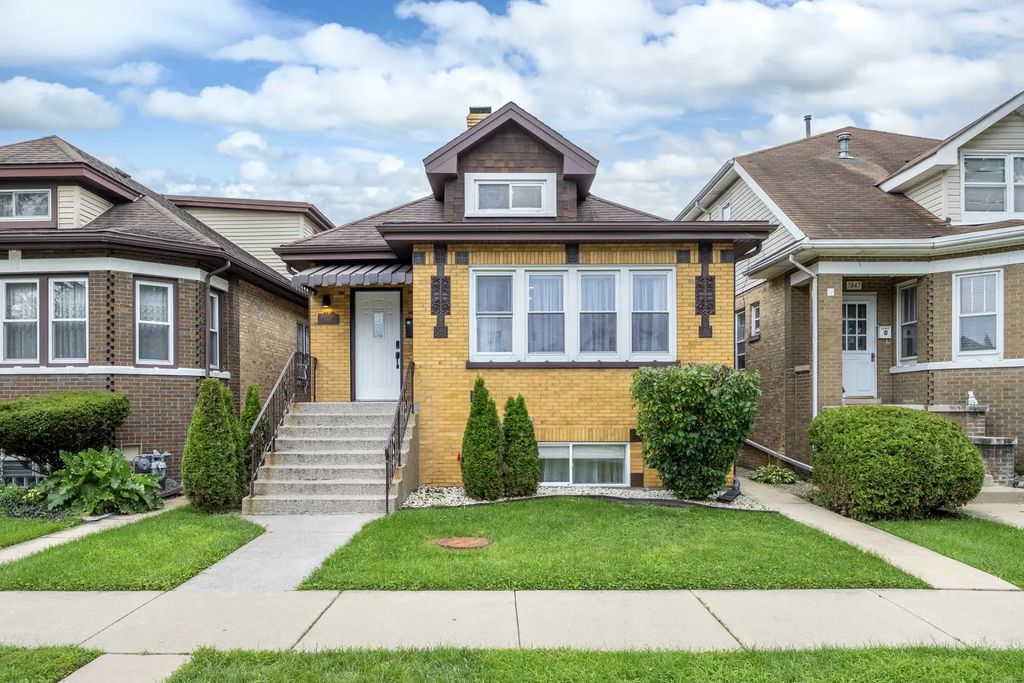 7845 W Cressett Drive, Elmwood Park