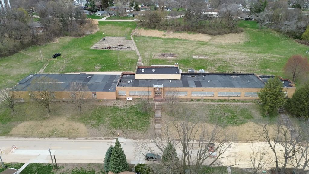 1850 S Bluff Boulevard, Clinton