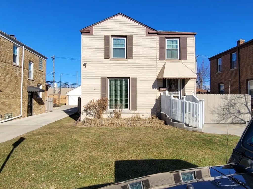 7432 W Gregory Street, Chicago, 60656