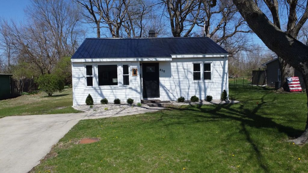 850 E Locust Street, Watseka