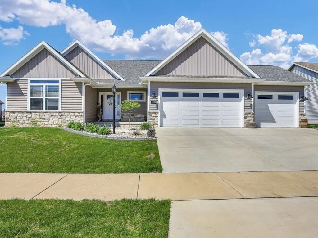 1709 Littlefield Lane, Mahomet