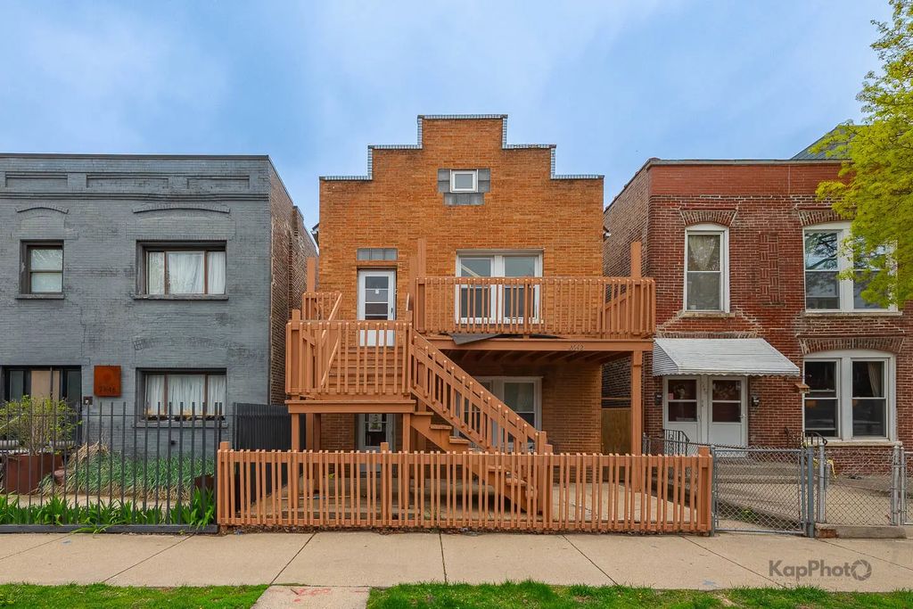 2642 W Superior Street, Chicago