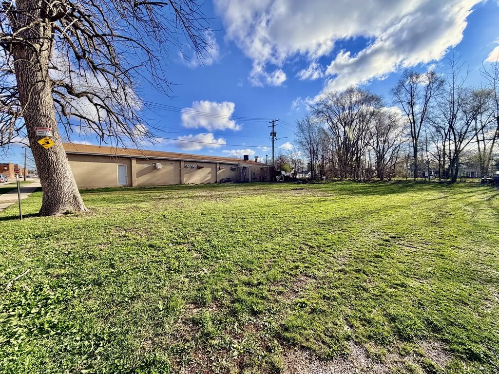 207 S Sterling Street, Streator