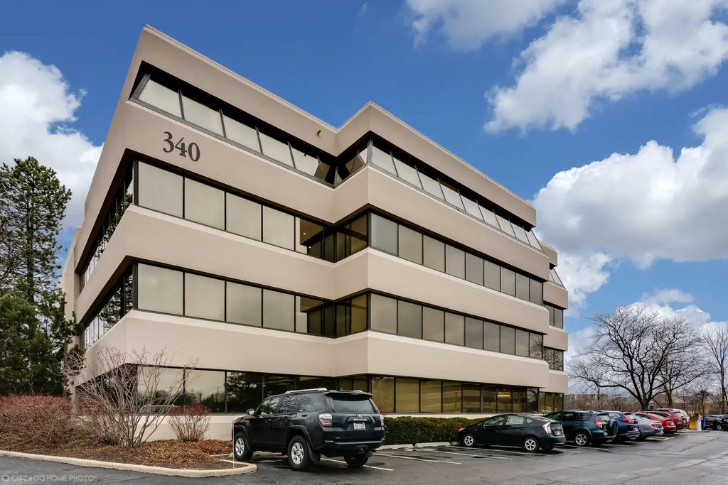 340 W Butterfield Road 4b-xxx, Elmhurst